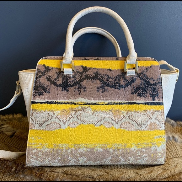 Hand Bag - Picture 4 of 12